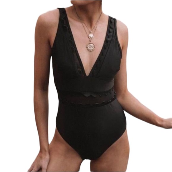 NWT Cupshe Solid Black V-Neck One Piece Swimsuit XS - Picture 1 of 9